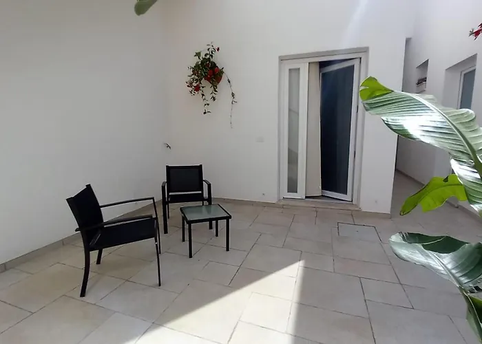 לינה וארוחת בוקר Bonomi 3*