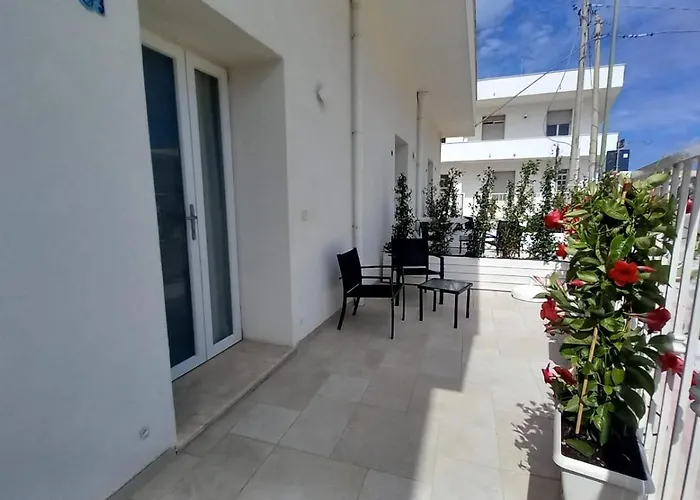 לינה וארוחת בוקר Bonomi 3*