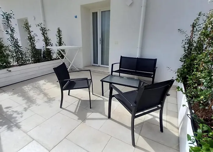 לינה וארוחת בוקר Bonomi 3*